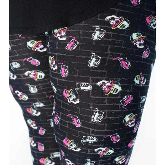 Sweetlegs - Picture 3 of 9